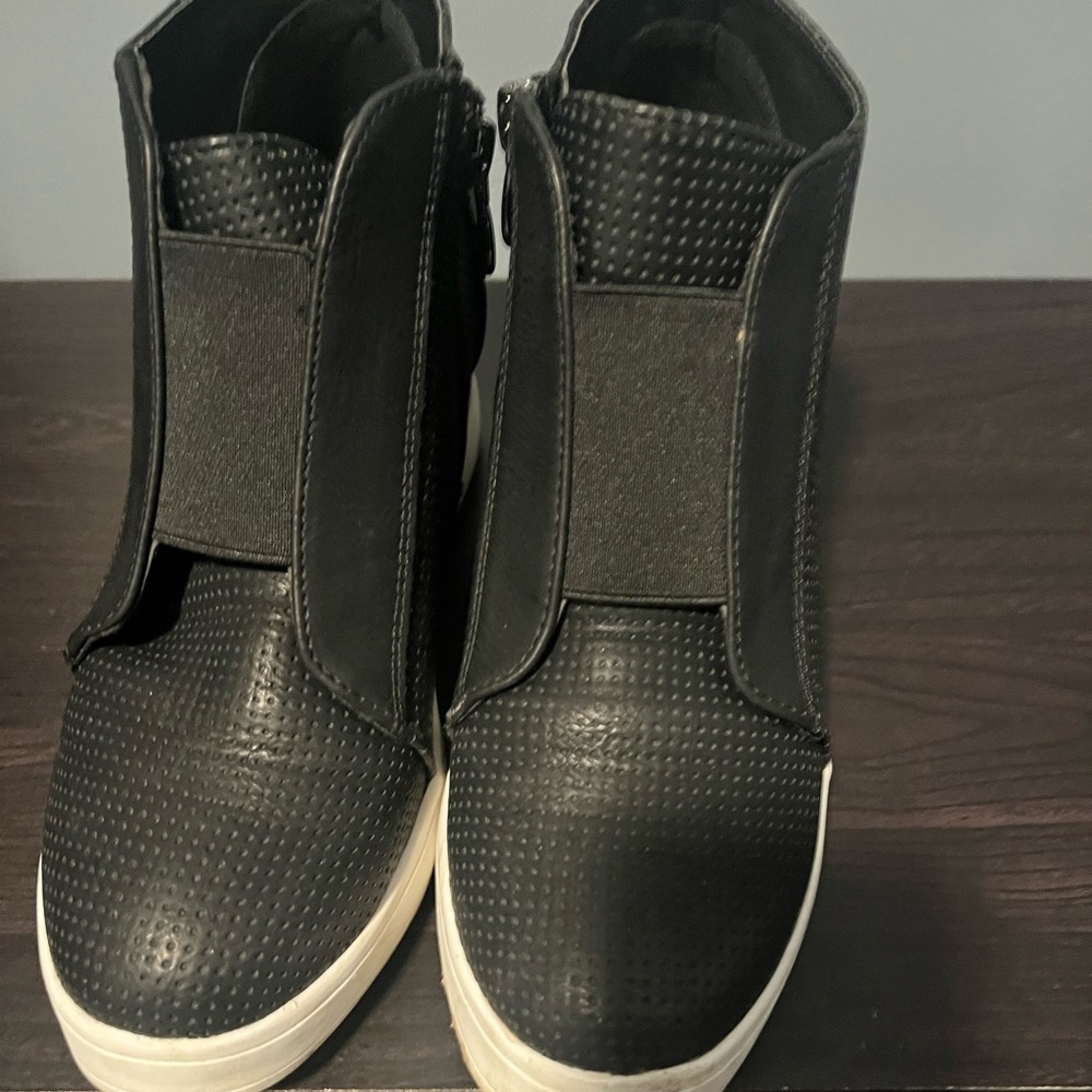 Wedge sneakers